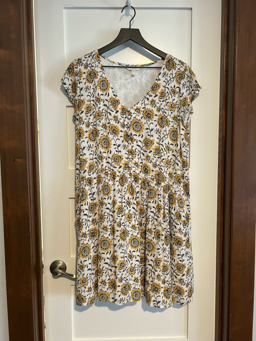 Garnet Hill Marina Crepe Dress in Gold Vines Floral Size Medium - Picture 2 of 9